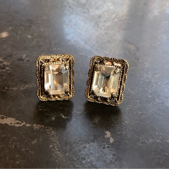 Vintage blue ice emerald-cut earrings set in rustic silver filigree - Picture 7 of 9